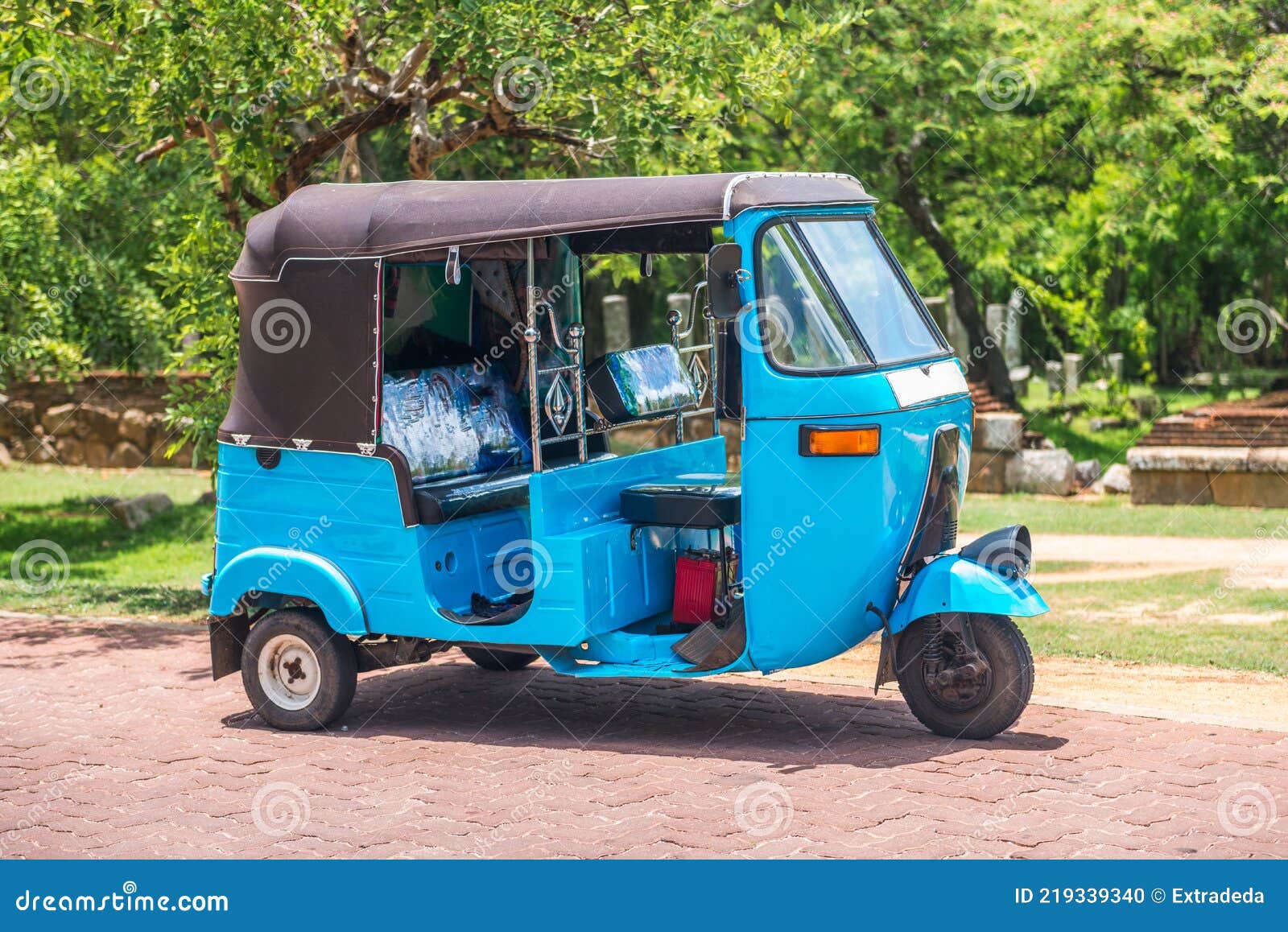 tuktuk azra2