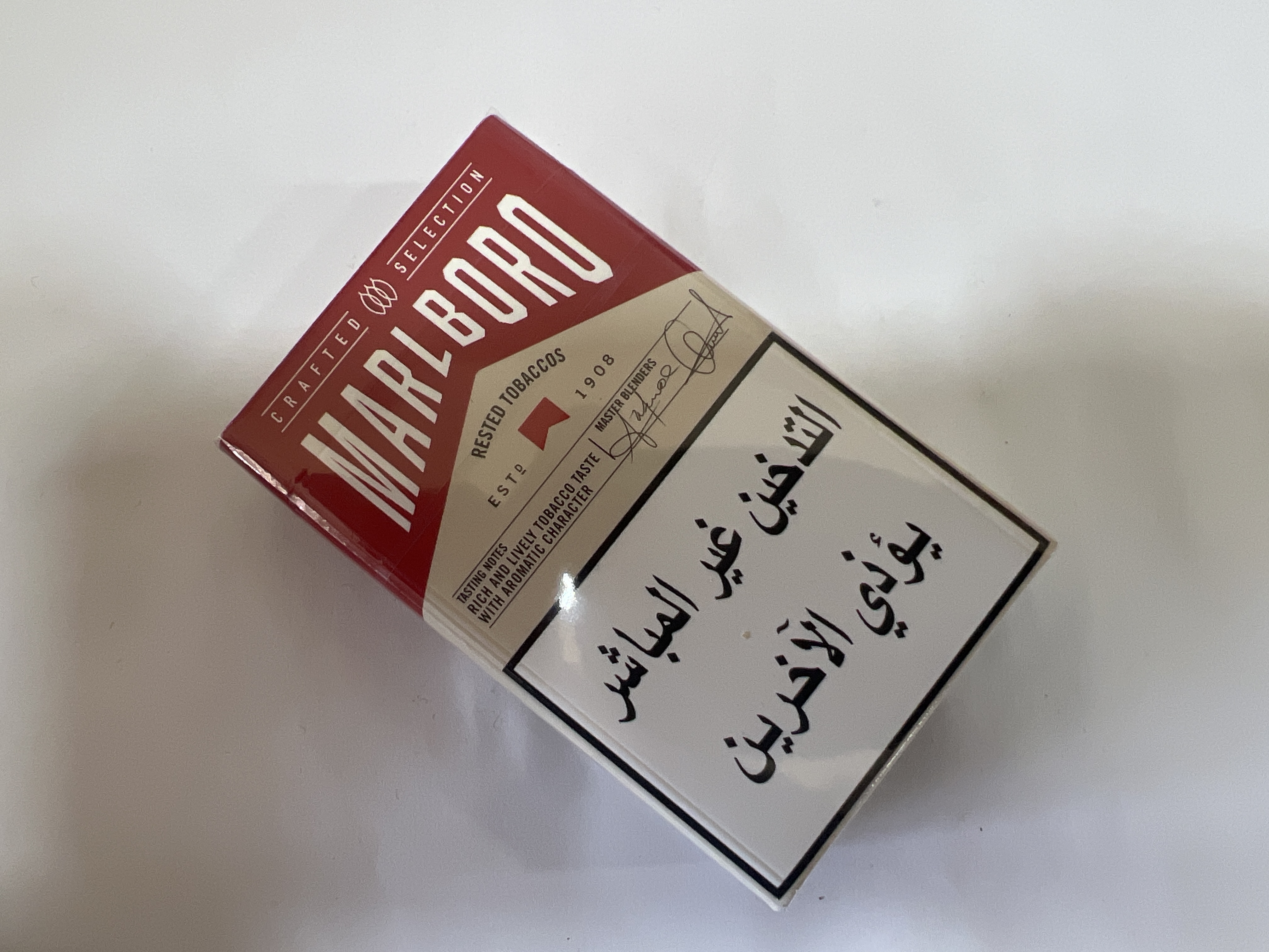 Marlboro crafted red